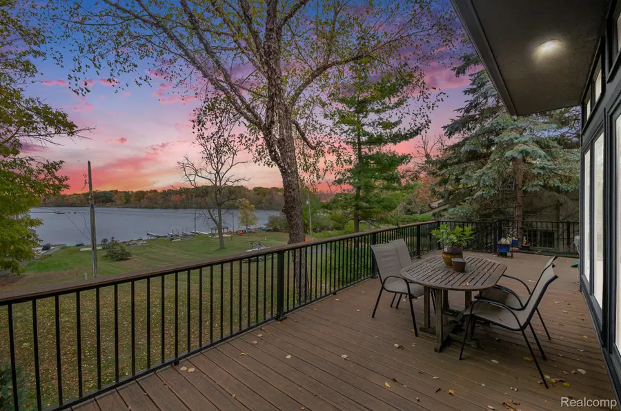 2501 Doleman Drive, West Bloomfield, MI 48324 - #3
