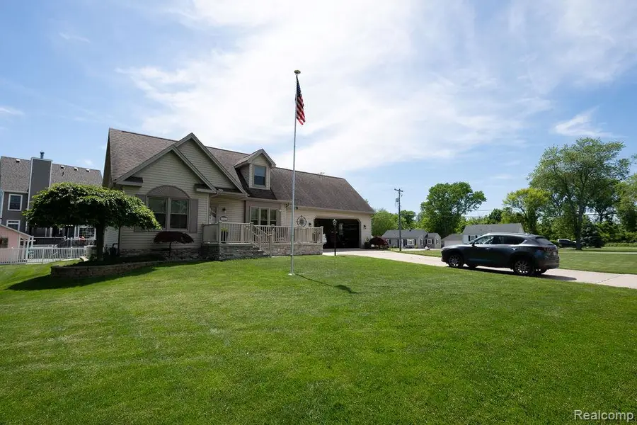 6321 Avenue B, La Salle, MI 48145 - #2