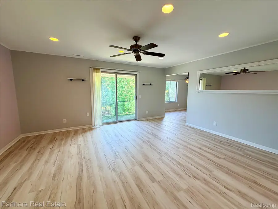 507 W Highland Road #11, Howell, MI 48843 - #2