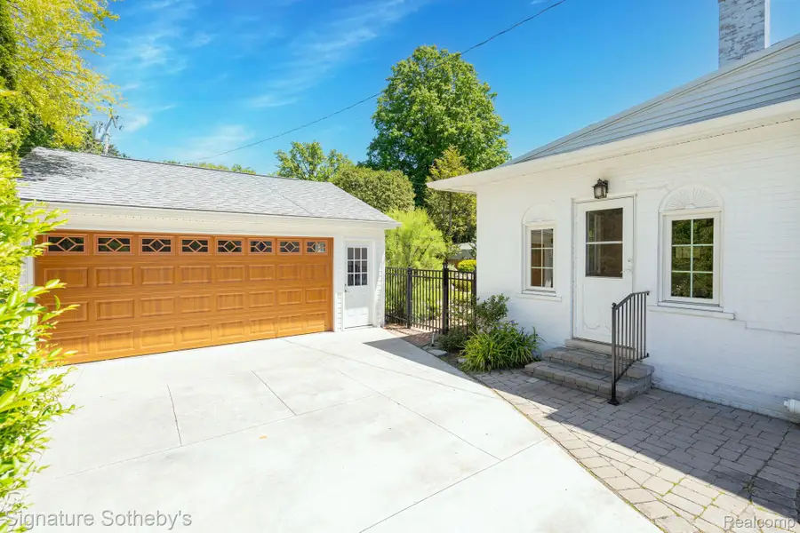 274 Hillcrest Avenue, Grosse Pointe Farms, MI 48236 - #3