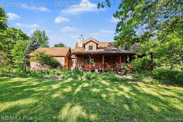 1240 N Hickory Ridge Trail, Milford, MI 48380