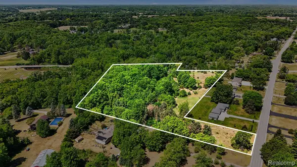 1948 Mayfield Road, Lapeer, MI 48446