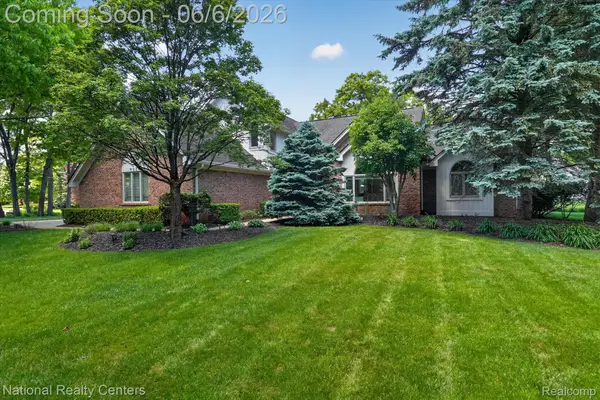 9326 Park Lane, CommerceTwp, MI 48382