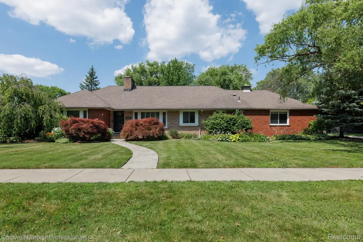 1416 N Renaud Road, Grosse Pointe Woods, MI 48236 - #1