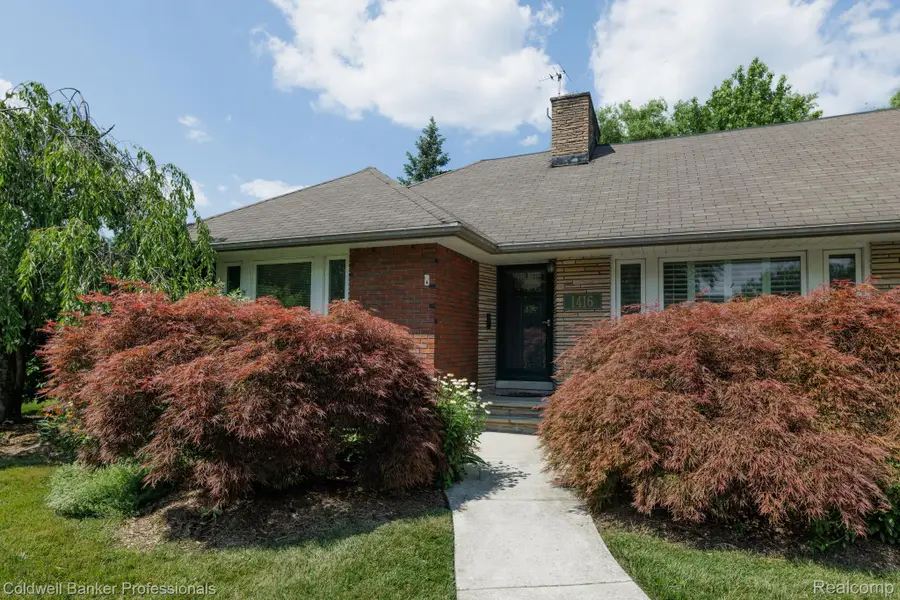 1416 N Renaud Road, Grosse Pointe Woods, MI 48236 - #3