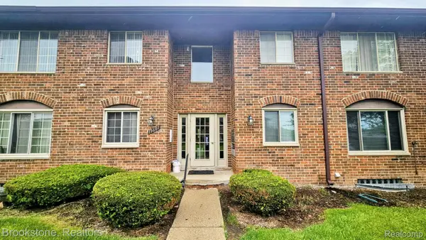 19601 W 12 Mile Road #204, Southfield, MI 48076