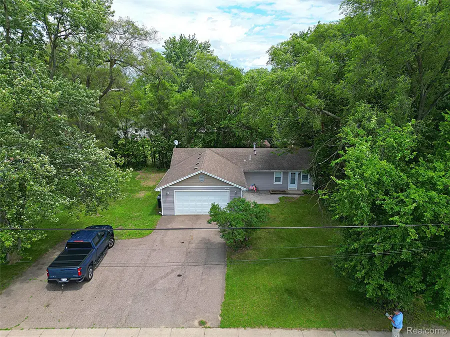 19554 Farmington Road, Livonia, MI 48152 - #3