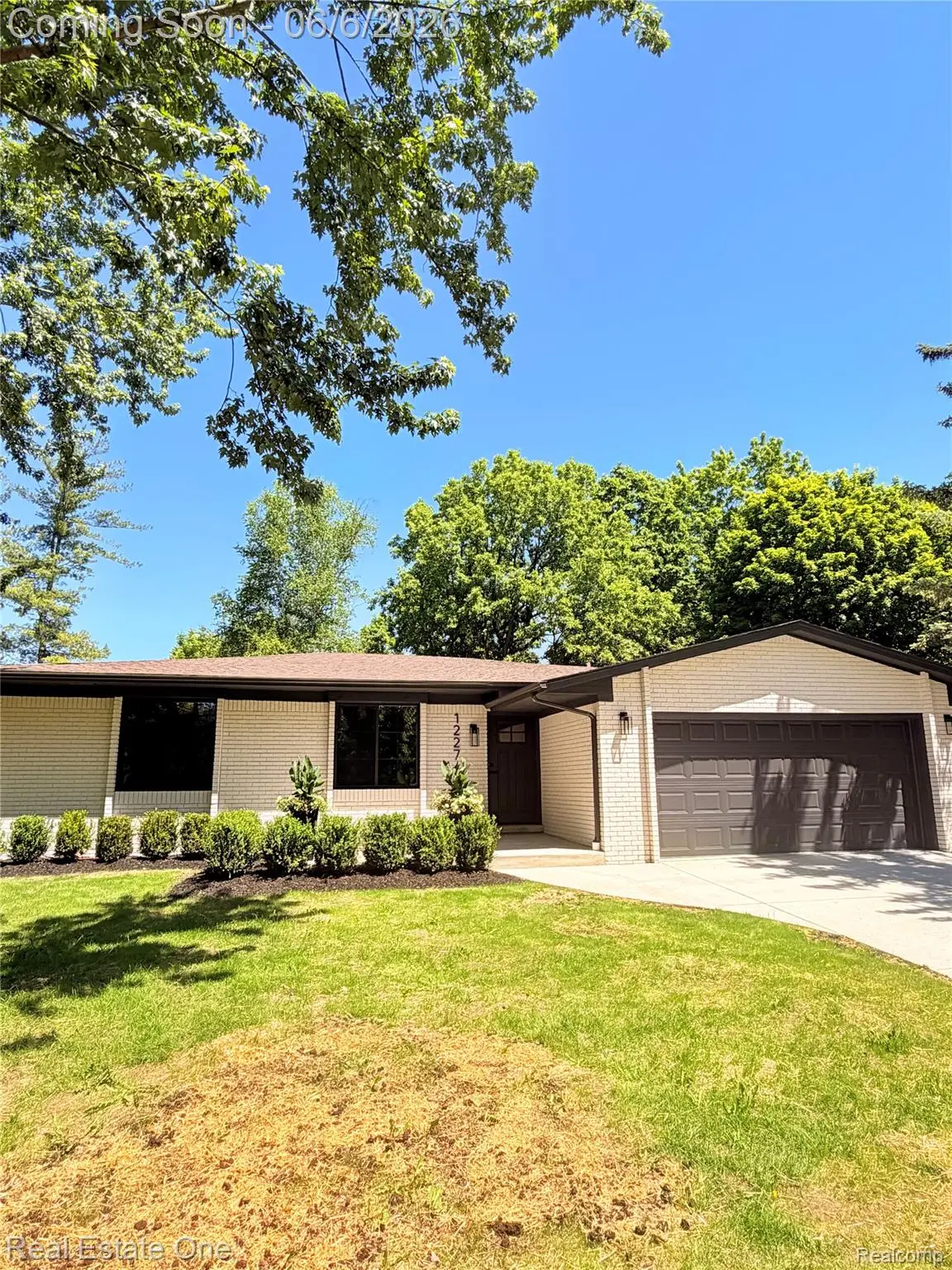 1227 Shallowdale Drive, Troy, MI 48085 - #1