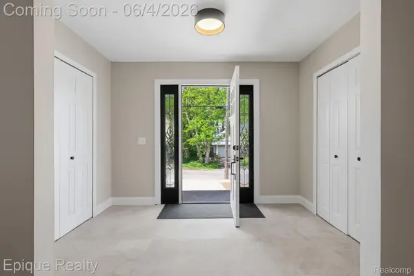 72 N North Shore Drive, LakeOrion, MI 48362