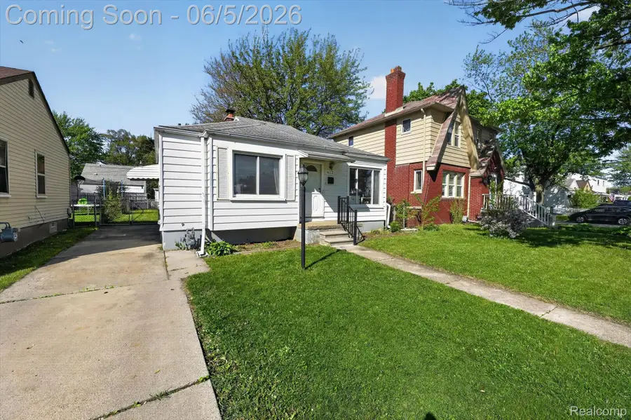 612 Mayflower Avenue, Lincoln Park, MI 48146 - #2