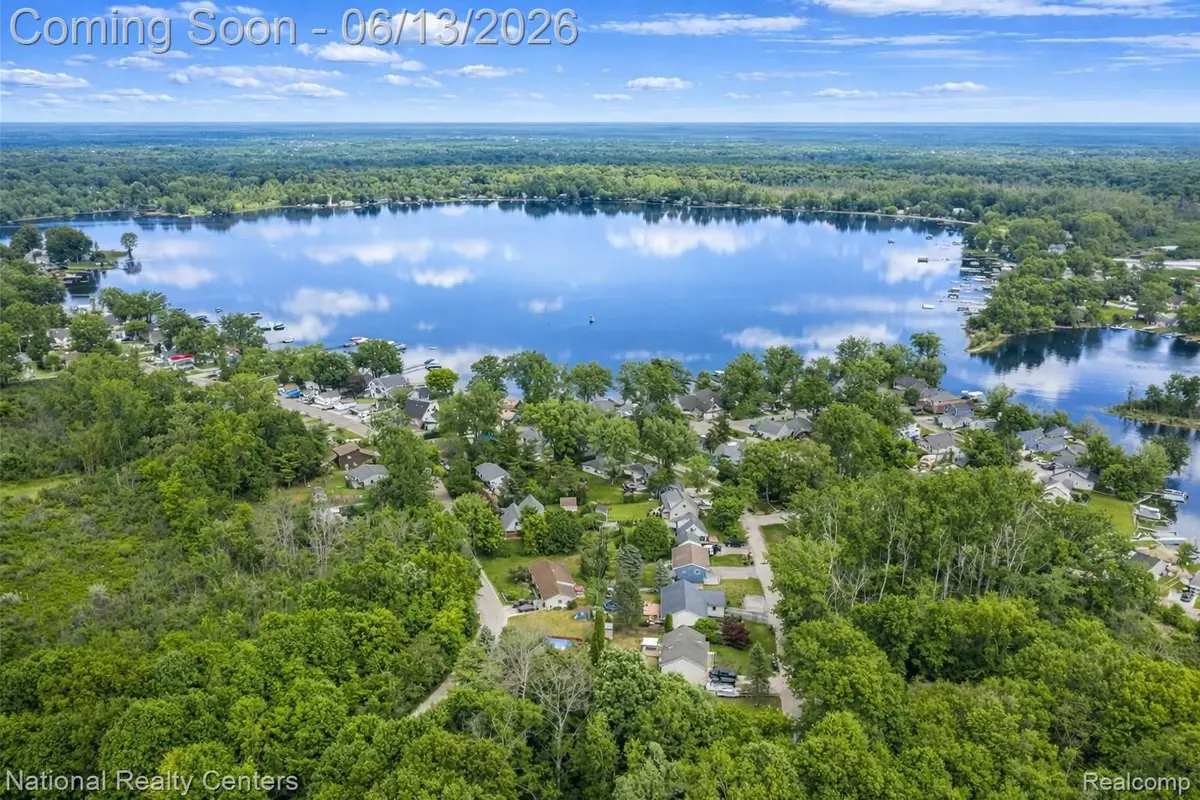 7451 Garland Avenue, Brighton, MI 48116 - #1