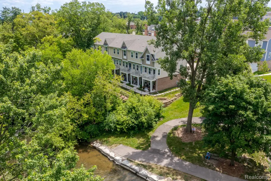 3317 Parkways Boulevard, Auburn Hills, MI 48326 - #2