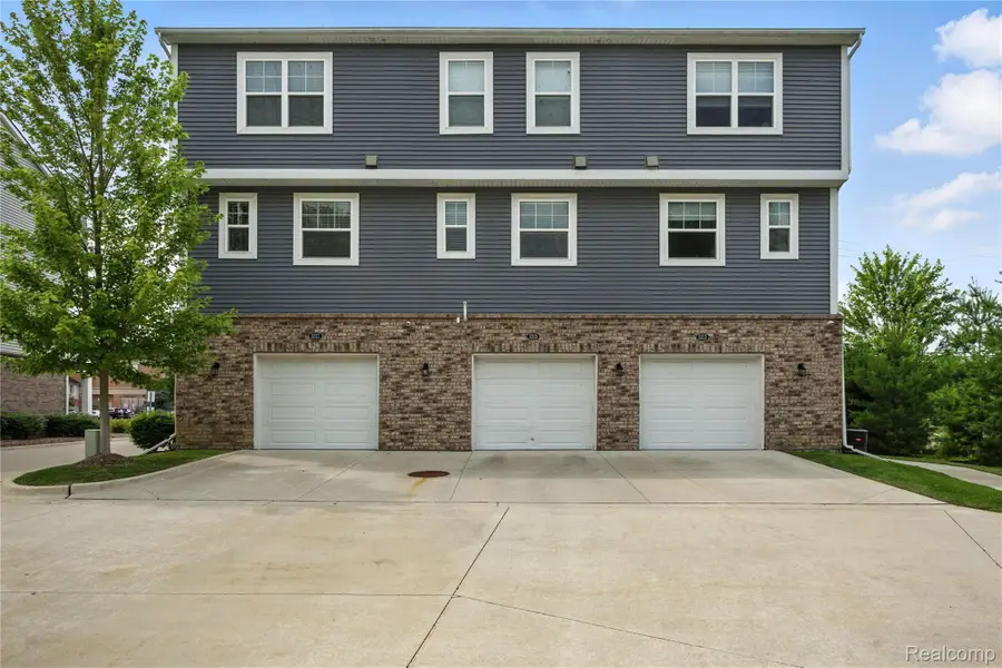 3317 Parkways Boulevard, Auburn Hills, MI 48326 - #3