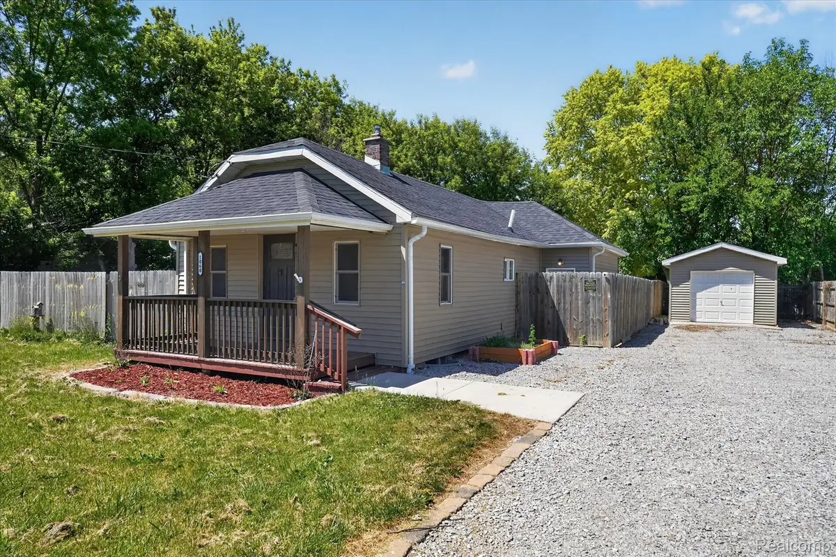 1060 W Williamson Avenue, Flint, MI 48507 - #1