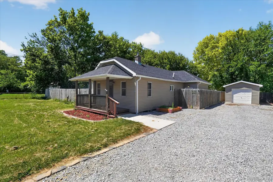 1060 W Williamson Avenue, Flint, MI 48507 - #2
