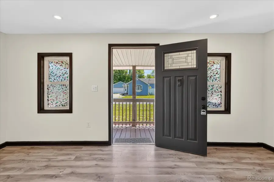 1060 W Williamson Avenue, Flint, MI 48507 - #3