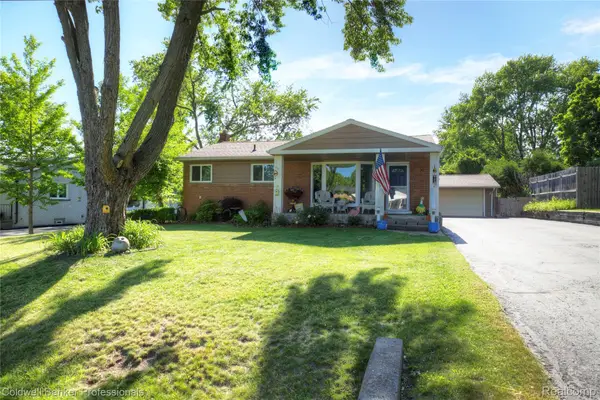 373 Tilmor Drive, Waterford, MI 48328