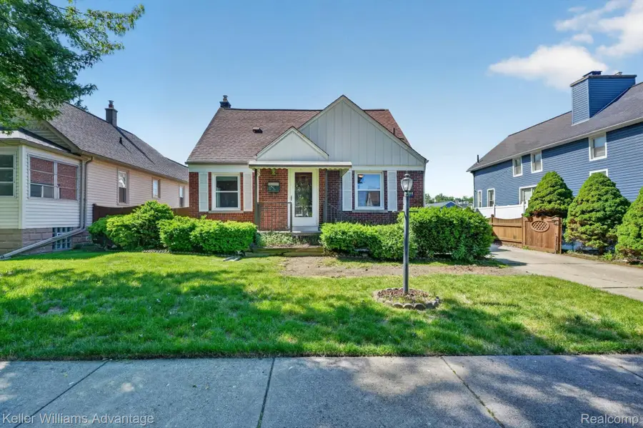 1135 Chestnut Street, Wyandotte, MI 48192 - #2