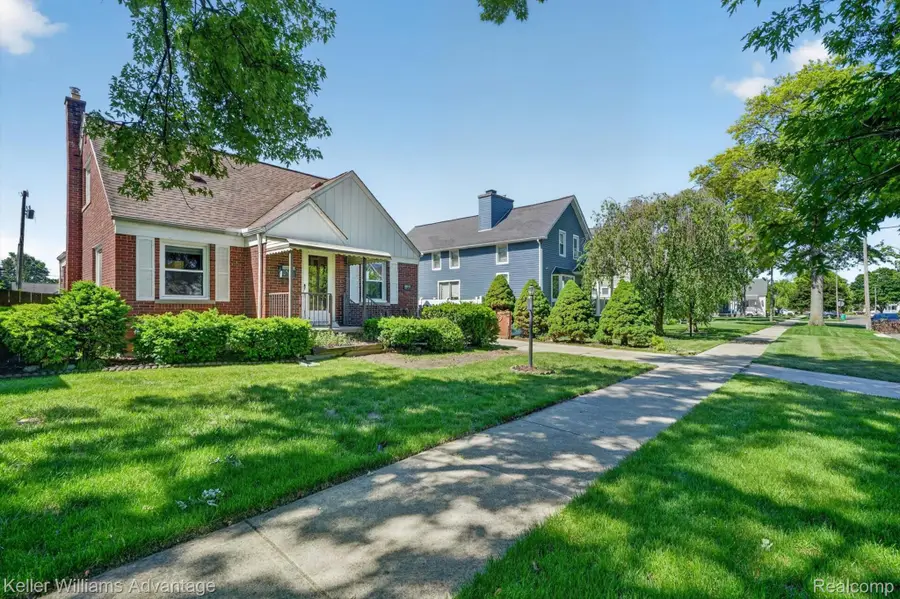 1135 Chestnut Street, Wyandotte, MI 48192 - #3