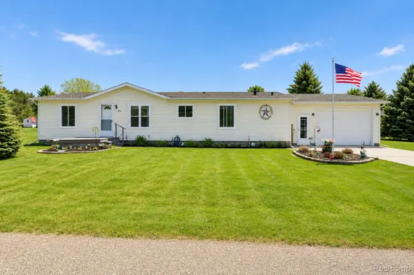2354 Brent Street #203, Croswell, MI 48422