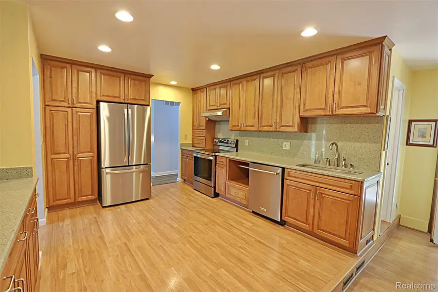 38924 Dover Street, Livonia, MI 48150 - #2
