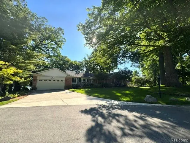 1448 Inwoods Circle, Bloomfield, MI 48302 - #3
