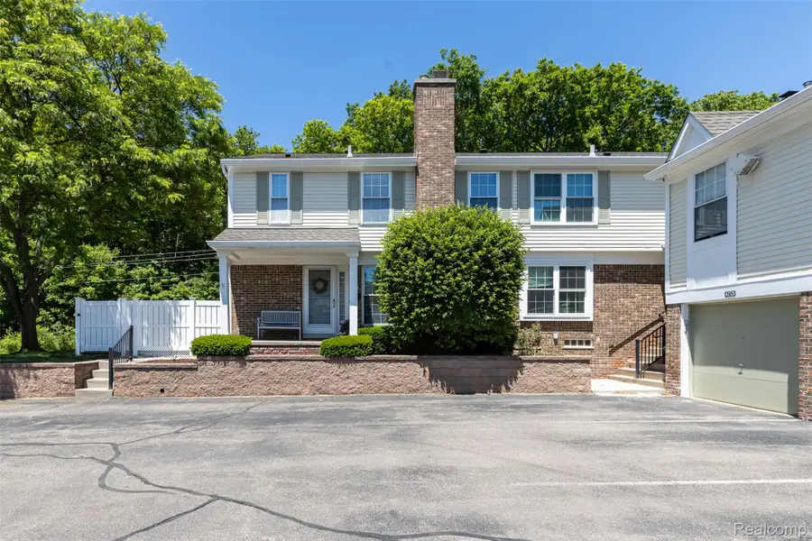 42126 Pellston Drive, Northville, MI 48167 - #2