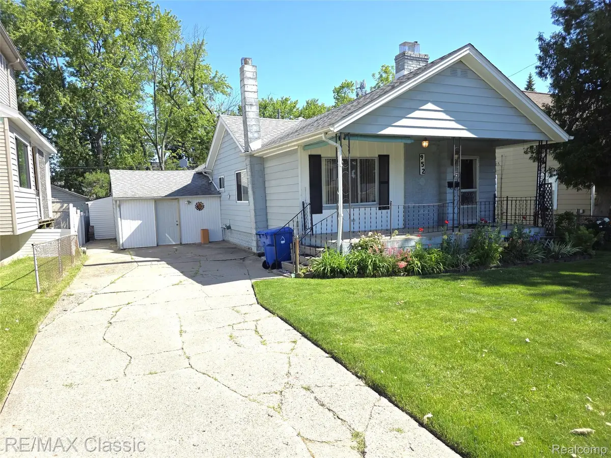 952 Lakeview Street, Waterford, MI 48328 - #1