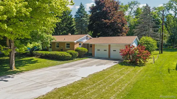 9144 Walnut Drive, WhitmoreLake, MI 48189