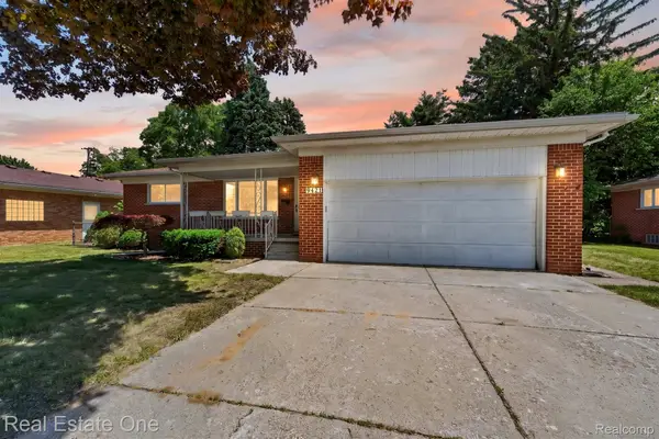 9421 Pine Street, Taylor, MI 48180