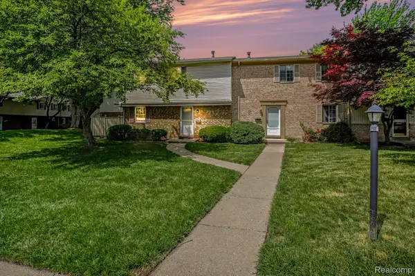 887 Kirts Boulevard, Troy, MI 48084