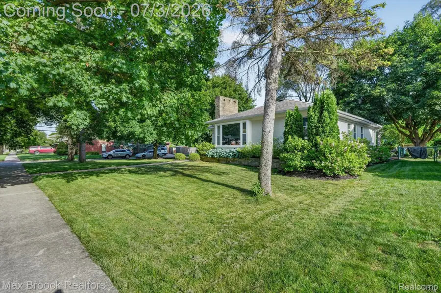 1124 E Windemere Avenue, Royal Oak, MI 48073 - #2
