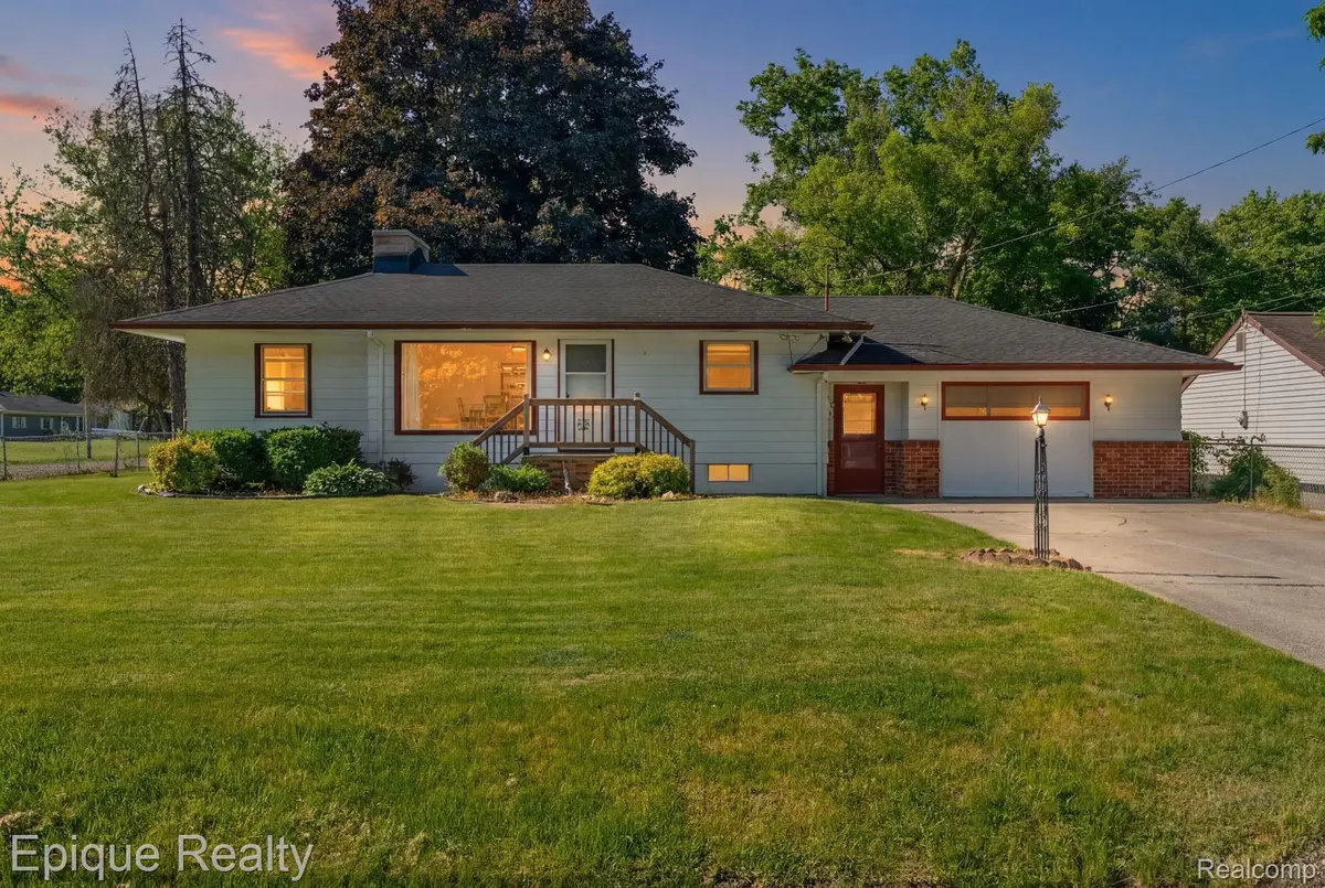 2324 Edwards Street, Grand Blanc, MI 48439 - #1