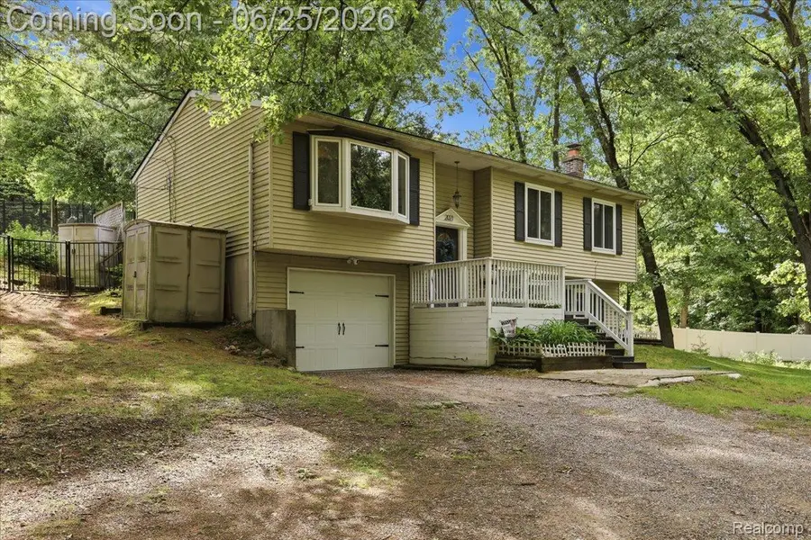 2021 Ardsley Drive, Ortonville, MI 48462 - #3