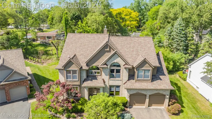 6294 Lindsay Court, West Bloomfield, MI 48324 - #2