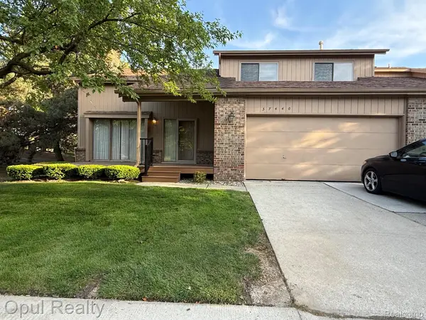 37440 N Laurel Park Drive, Livonia, MI 48152
