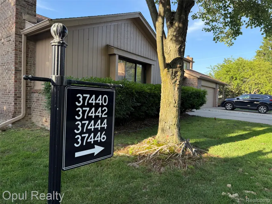 37440 N Laurel Park Drive, Livonia, MI 48152 - #2