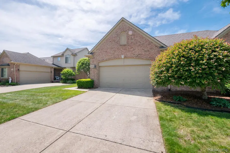 40658 Saint Louis Drive, Clinton, MI 48038 - #3