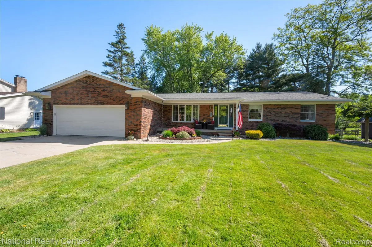 16 Lakeridge Drive, Adrian, MI 49221 - #1