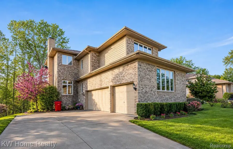 7143 Yarmouth Court, West Bloomfield, MI 48322 - #3