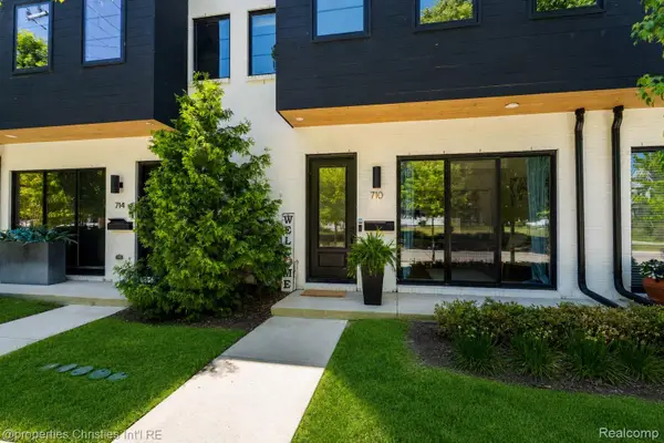 710 Parent E, RoyalOak, MI 48067
