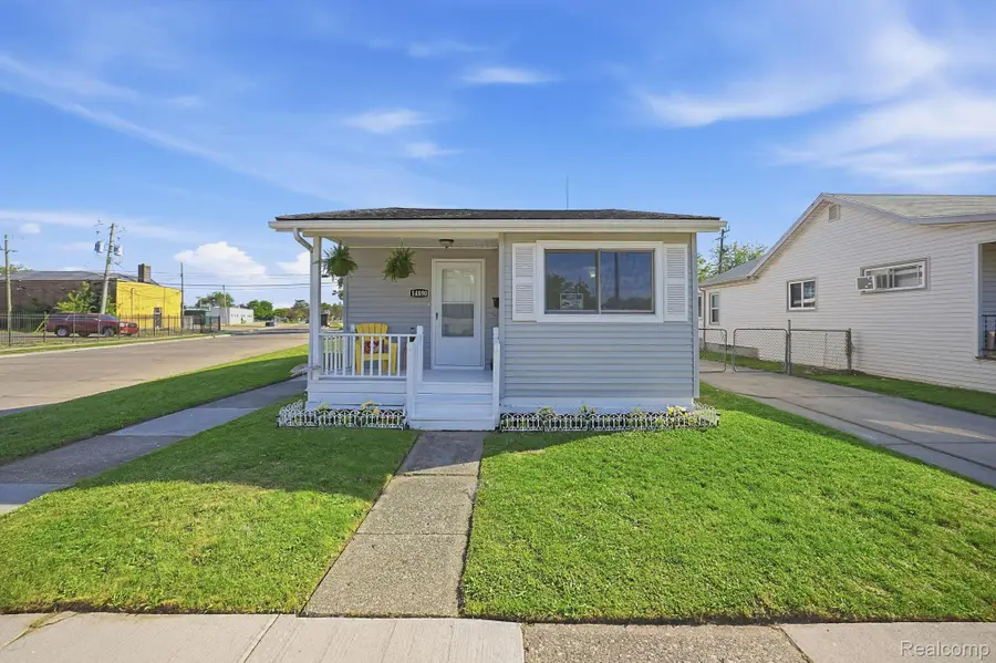 14890 Collinson Avenue, Eastpointe, MI 48021 - #2