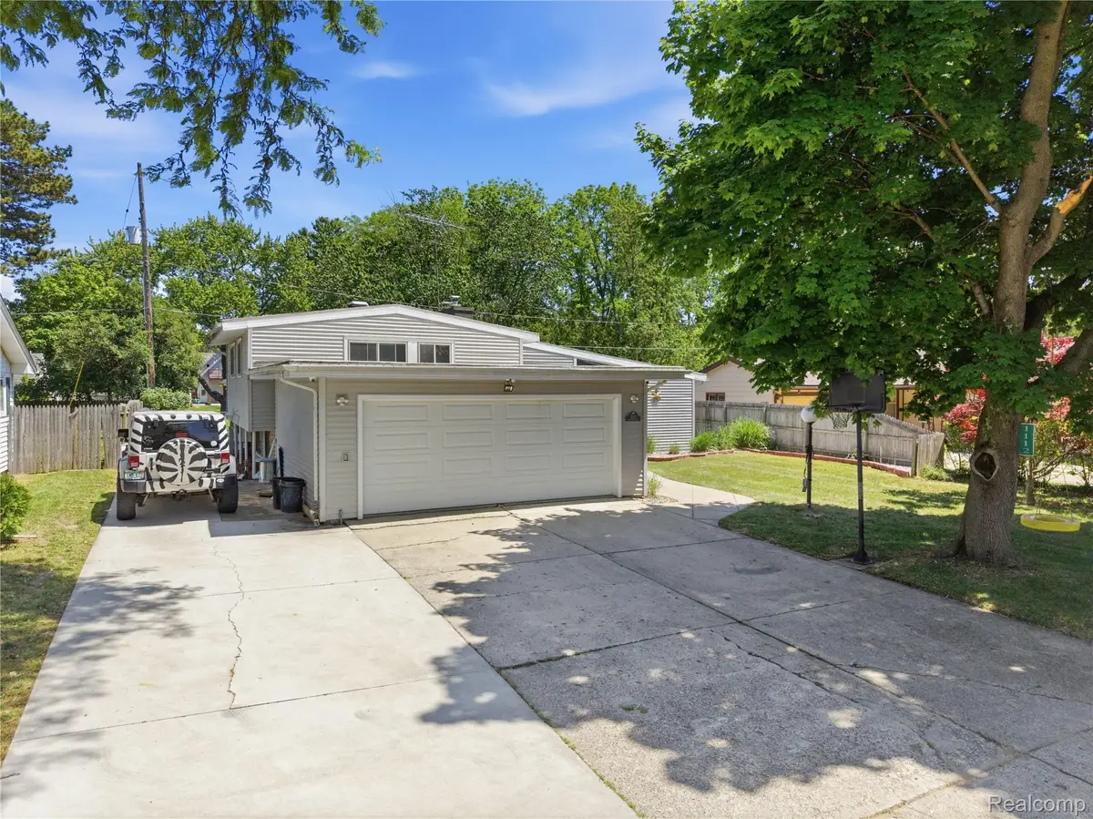 1112 E Washburn Place, Saginaw, MI 48602 - #1