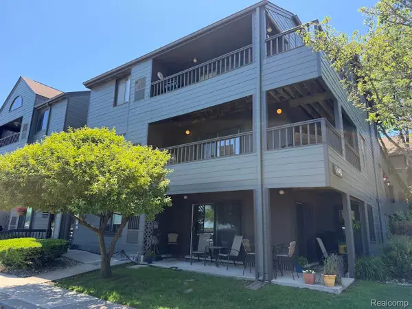 2445 Riverside Drive #206, Trenton, MI 48183