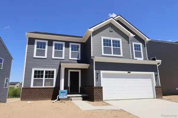 412 Hidden River W W, Holly, MI 48442