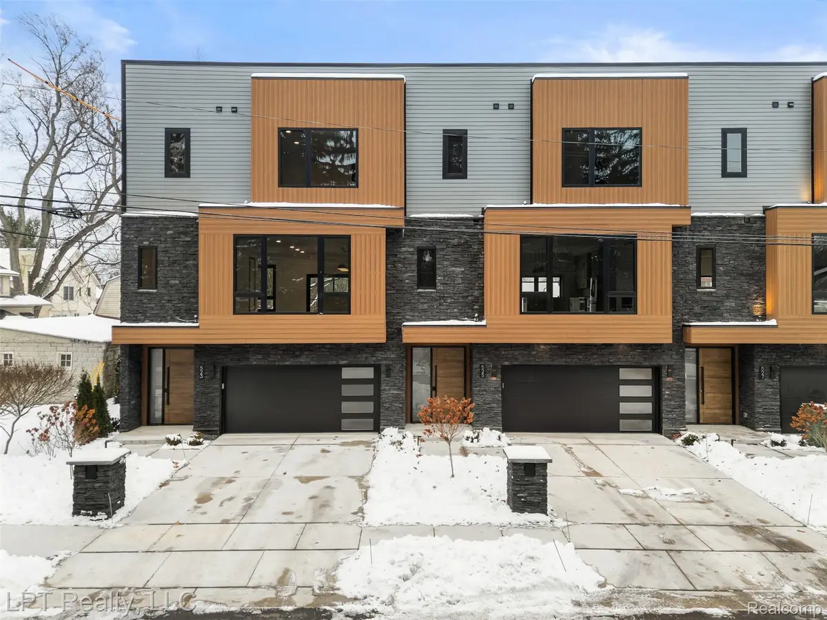 527 Walnut Street, Brighton, MI 48116 - #1