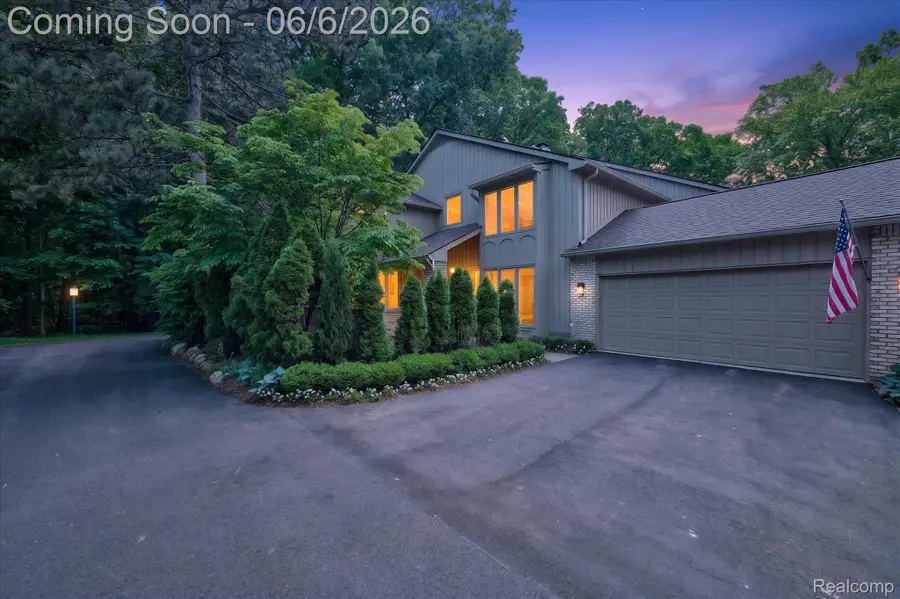 1262 Woodcrest Circle #12, Bloomfield, MI 48304 - #2