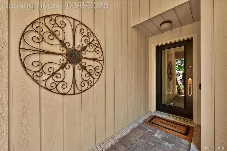1262 Woodcrest Circle #12, Bloomfield, MI 48304 - #3