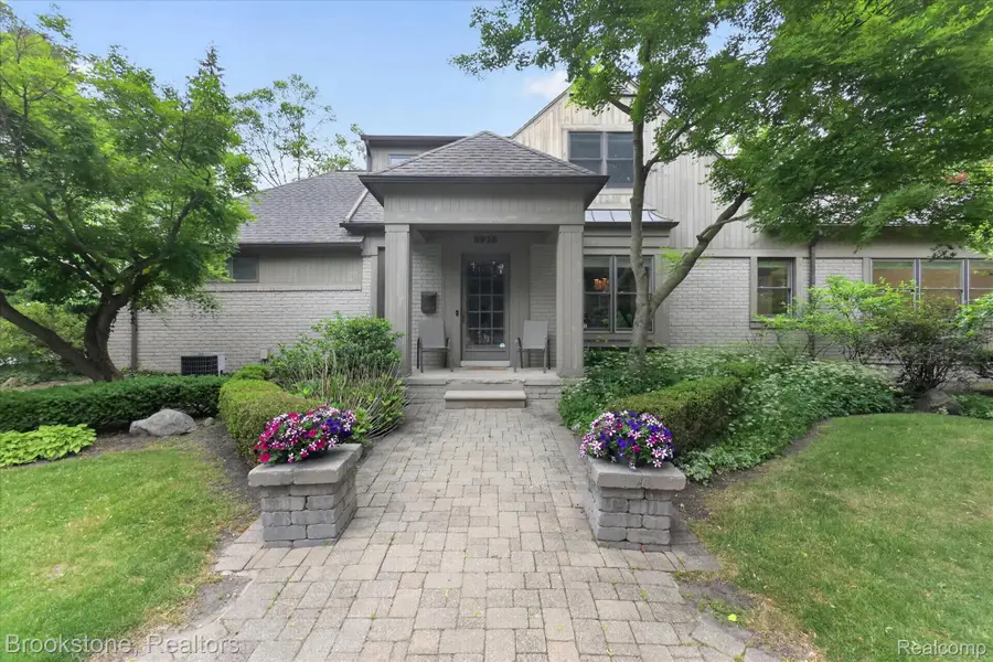 8926 Lincoln Drive, Huntington Woods, MI 48070 - #3