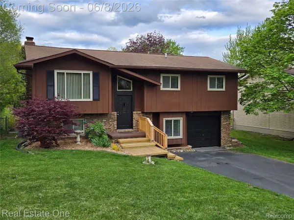 661 Harry Paul Drive, LakeOrion, MI 48362